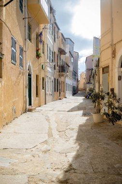 Cebelitarık, Amerika Birleşik Devletleri, 3 Ekim 2018:-geri eski kasaba Cebelitarık, normal turist iz kapalı şekilde sokak. Gibraltar İngiliz denizaşırı Bölgesi İspanya'nın güney ucunda yer almaktadır.