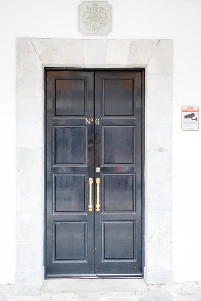 直布罗陀 联合王国 2018年9月30日 修道院广场前门 也被称为6号是直布罗陀政府的总部 直布罗陀是位于西班牙南端的英国海外领地 — 图库照片