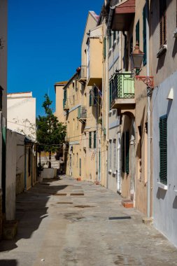 Cebelitarık, Amerika Birleşik Devletleri, 3 Ekim 2018:-geri eski kasaba Cebelitarık, normal turist iz kapalı şekilde sokak. Gibraltar İngiliz denizaşırı Bölgesi İspanya'nın güney ucunda yer almaktadır.