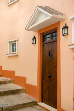 Cebelitarık, Amerika Birleşik Devletleri, 3 Ekim 2018:-Cebelitarık eski kasaba bir ön kapıdan. Gibraltar İngiliz denizaşırı Bölgesi İspanya'nın güney ucunda yer almaktadır.