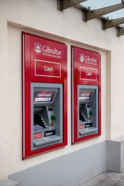 Cebelitarık, Amerika Birleşik Devletleri, 3 Ekim 2018:-Cebelitarık uluslararası banka ATM ana caddede. Gibraltar İngiliz denizaşırı Bölgesi İspanya'nın güney ucunda yer almaktadır.
