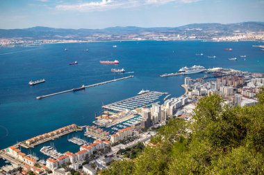 Cebelitarık, Amerika Birleşik Devletleri, 1 Ekim 2018:-her şehir ve liman Gibraltar kayayı bakıldığında. Gibraltar İngiliz denizaşırı Bölgesi İspanya'nın güney ucunda yer almaktadır.
