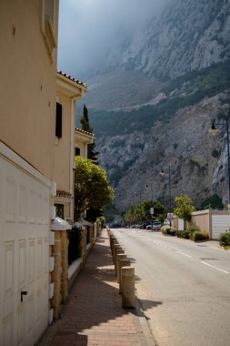 Cebelitarık, Amerika Birleşik Devletleri, 2 Ekim 2018:-Katalanca Bay, Cebelitarık Rock doğusunda karayolu. Gibraltar İngiliz denizaşırı Bölgesi İspanya'nın güney ucunda yer almaktadır.