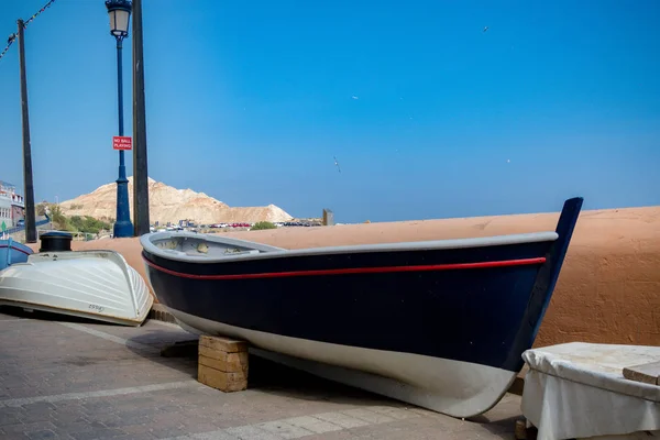 直布罗陀 联合王国 2018年10月2日 在直布罗陀岩石东侧加泰罗尼亚湾的小船 直布罗陀是位于西班牙南端的英国海外领地 — 图库照片
