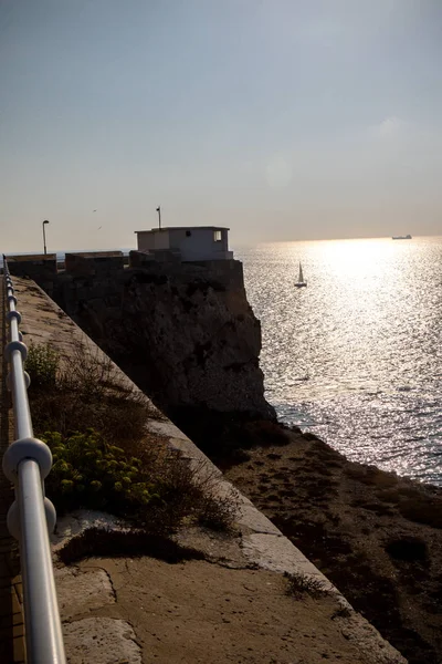 直布罗陀 联合王国 2018年10月2日 直布罗陀南端的防御墙 欧洲点 直布罗陀 直布罗陀是位于西班牙南端的英国海外领地 — 图库照片