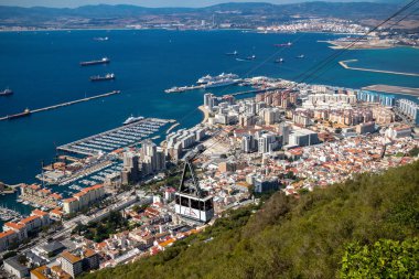 Cebelitarık, Amerika Birleşik Devletleri, 1 Ekim 2018:-Cebelitarık teleferik, Rock zirvesine ziyaretçilerinden kasaba taşır. Gibraltar İngiliz denizaşırı Bölgesi İspanya'nın güney ucunda yer almaktadır.