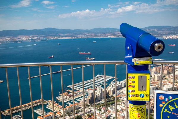 直布罗陀 联合王国 2018年10月1日 用望远镜从岩石顶部看直布罗陀 直布罗陀是位于西班牙南端的英国海外领地 — 图库照片