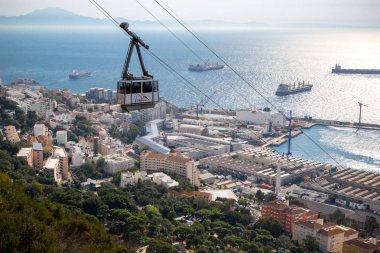 Cebelitarık, Amerika Birleşik Devletleri, 1 Ekim 2018:-Cebelitarık teleferik, Rock zirvesine ziyaretçilerinden kasaba taşır. Gibraltar İngiliz denizaşırı Bölgesi İspanya'nın güney ucunda yer almaktadır.