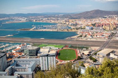 Cebelitarık, Amerika Birleşik Devletleri, 1 Ekim 2018:-top of Rock'tan Gibraltar Kuzey İspanya bakarak görünümden. Gibraltar İngiliz denizaşırı Bölgesi İspanya'nın güney ucunda yer almaktadır.