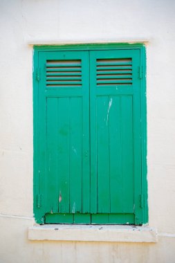 Cebelitarık kepenkli pencereler. Gibraltar İngiliz denizaşırı Bölgesi İspanya'nın güney ucunda yer almaktadır.