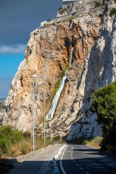 Cachoeira Que Flui Rocha Gibraltar — Fotografia de Stock