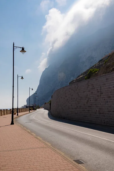 Nuvens Formam Lado Leste Rocha Gibraltar Gibraltar Território Ultramarino Britânico — Fotografia de Stock