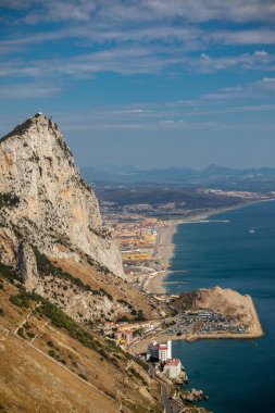 Gibraltar, Kuzey İspanya doğru seyir Rock Zirvesi. Gibraltar İngiliz denizaşırı Bölgesi İspanya'nın güney ucunda yer almaktadır.