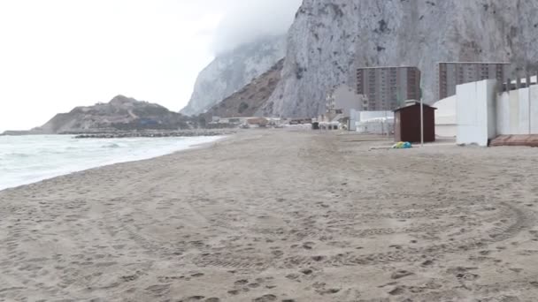 ジブラルタル イギリス 2018 イースト ビーチとジブラルタルの岩 ジブラルタルはイギリスの海外領域はスペインの南端に位置します — ストック動画