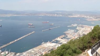 Cebelitarık, Amerika Birleşik Devletleri, 1 Ekim 2018:-her şehir ve liman Gibraltar kayayı bakıldığında. Gibraltar İngiliz denizaşırı Bölgesi İspanya'nın güney ucunda yer almaktadır.