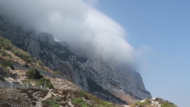 Chmury Formularza Wschodniej Stronie Skały Gibraltaru Gibraltar Jest Brytyjskie Terytorium — Wideo stockowe