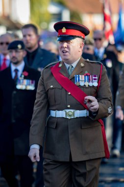 Sandhurst, İngiltere, 11 Kasım 2018:-İngiliz askerleri Mart Sandhurst Savaş Anıtı için Birinci Dünya Savaşı sona erdi ateşkes 100 yıldönümü