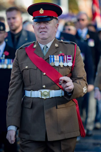 Sandhurst Reino Unido Noviembre 2018 Soldados Británicos Marchan Monumento Guerra —  Fotos de Stock