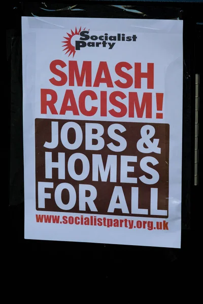 英国伦敦 11月17日 社会党海报在站起来反对种族主义游行通过伦敦市中心从 Bbc 到唐宁街附近的唐宁街在白厅 — 图库照片