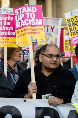 Londra, İngiltere, 17 Kasım:-ilâ ırkçılık Stand Whitehall Downing Street yakınındaki BBC Londra Mart