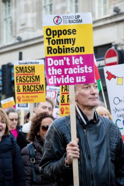 Londra, İngiltere, 17 Kasım:-ilâ ırkçılık Stand Whitehall Downing Street yakınındaki BBC Londra Mart