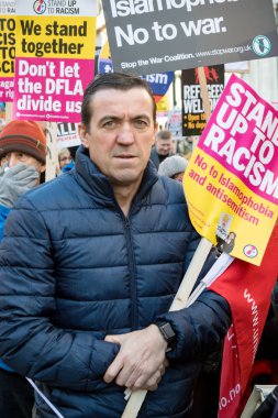 Londra, İngiltere, 17 Kasım:-ilâ ırkçılık Stand Whitehall Downing Street yakınındaki BBC Londra Mart