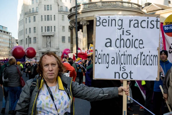 Londres Reino Unido Novembro Protetor Racista Stand Racism Marcha Através — Fotografia de Stock