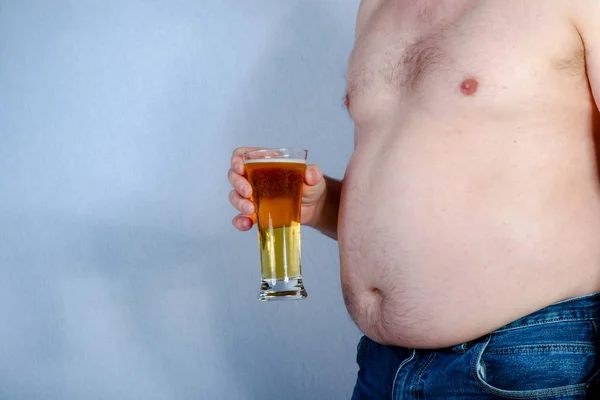 Overgewicht Shirtless Blanke Man Met Een Biertje — Stockfoto