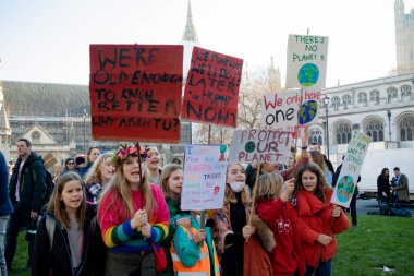 Londra, İngiltere, Amerika Birleşik Devletleri 15 Şubat 2019:-okul çarpıcı yaş arası çocuk merkezi Londra'da afişlerin holding iklim değişikliği üzerinde