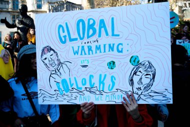 Londra, İngiltere, Amerika Birleşik Devletleri 15 Şubat 2019:-okul çarpıcı yaş arası çocuk merkezi Londra'da bir afiş tutarak iklim değişikliği üzerinde