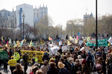 Londra'nın merkezinde exctintion İsyanı Protesto