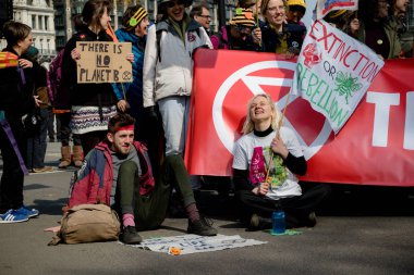 Londra'nın merkezinde exctintion İsyanı Protesto