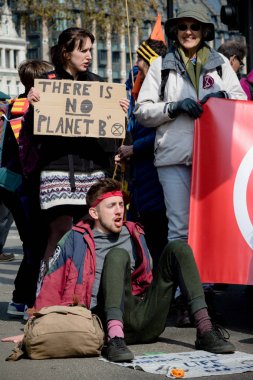 Londra'nın merkezinde exctintion İsyanı Protesto