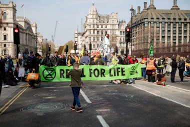 Londra'nın merkezinde exctintion İsyanı Protesto