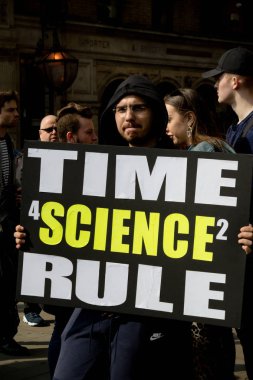 Londra'nın merkezinde exctintion İsyanı Protesto