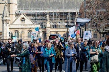 Londra'nın merkezinde exctintion İsyanı Protesto