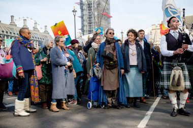 Londra'nın merkezinde exctintion İsyanı Protesto