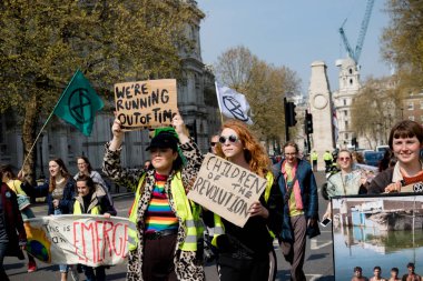 Londra'nın merkezinde exctintion İsyanı Protesto