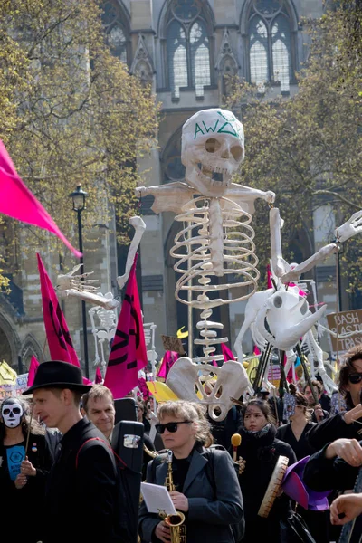 Protesta de rebelión de extinción en el centro de Londres —  Fotos de Stock