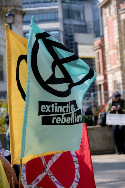 Manifestation pour rébellion contre l'excès dans le centre de Londres — Photo