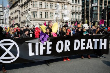 Londra'nın merkezinde exctintion İsyanı Protesto