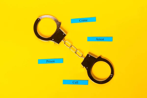 Brotts koncept med handfängsel — Stockfoto