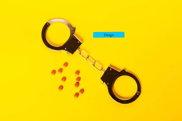 Koncepcja przestępczości z kajdankami — Zdjęcie stockowe