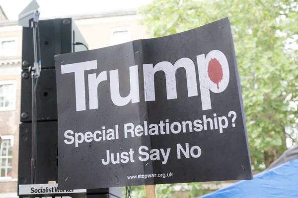 Manifestants anti Donald Trump dans le centre de Londres — Photo