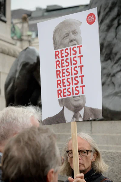 Anti-Donald Trump tiltakozók London központjában — Stock Fotó