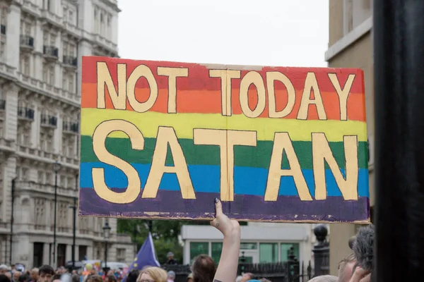 Manifestantes anti Donald Trump en el centro de Londres —  Fotos de Stock