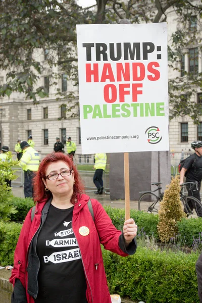 Manifestants anti Donald Trump dans le centre de Londres — Photo