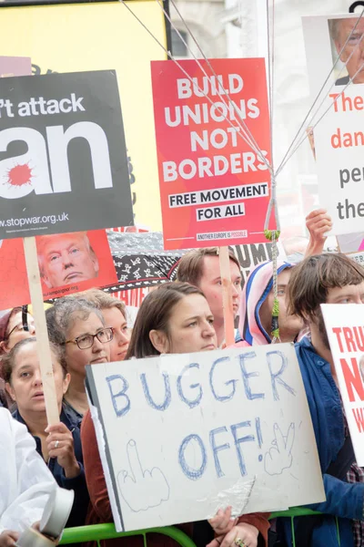 Anti-Donald-Demonstranten im Zentrum Londons — Stockfoto