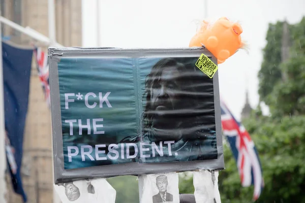 Manifestantes anti Donald Trump no centro de Londres — Fotografia de Stock