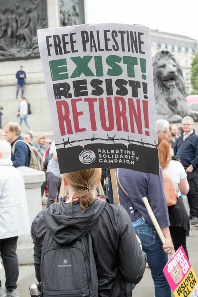 Manifestantes anti Donald Trump en el centro de Londres — Foto de Stock